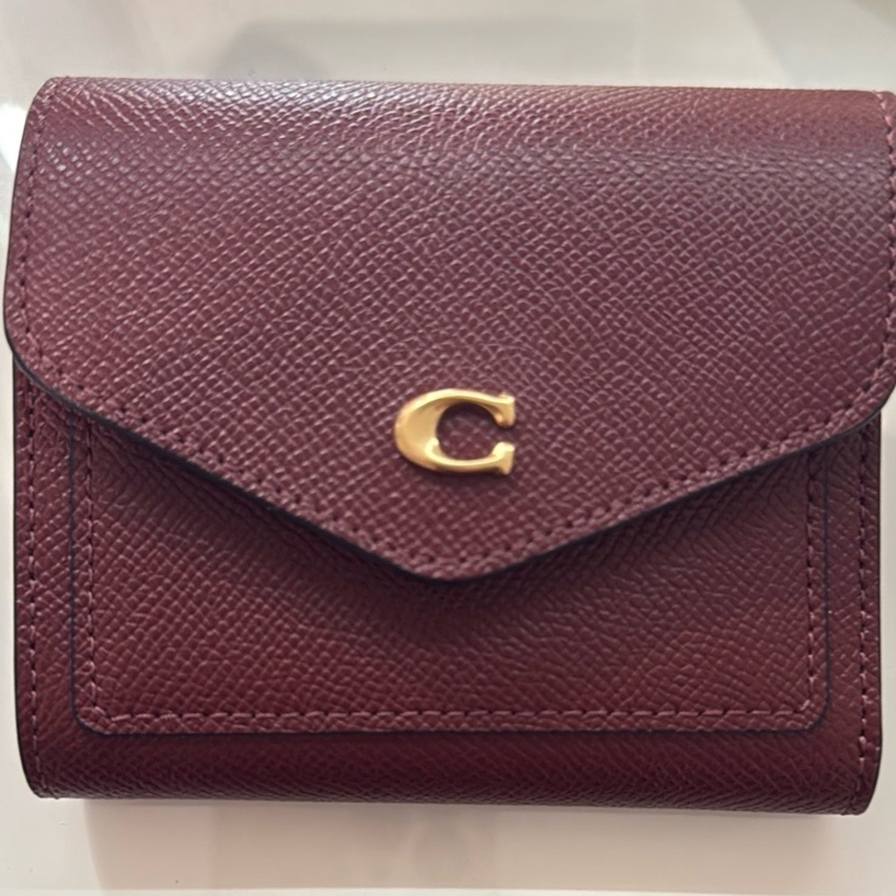 Coach wyn wallet in wine